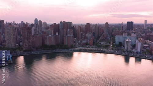 Wallpaper Mural Traffic on FDR drive in aerial footage entering Harlem, Manhattan, NYC.  in 4K. Torontodigital.ca