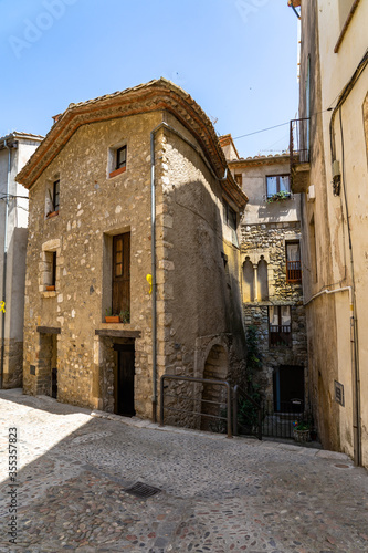 Fototapeta Naklejka Na Ścianę i Meble -  Landscape medieval village Besalu, Catalonia, Spain