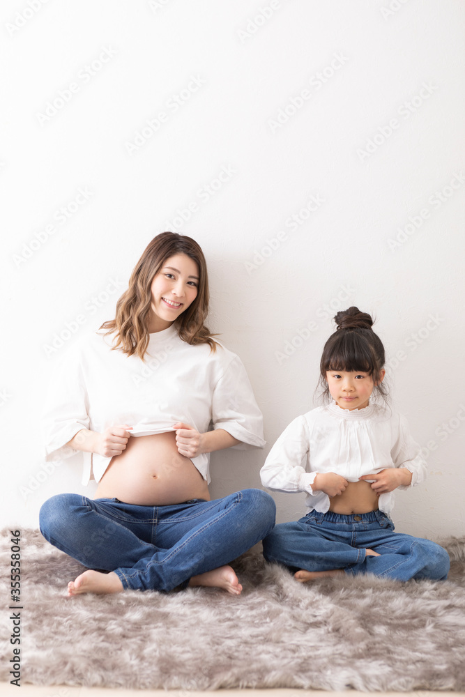 妊婦さんと女の子のポートレート 妊婦さんと女の子のポートレート
