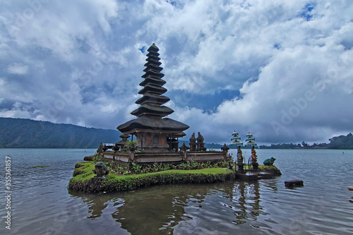 Historic floating tample here in Bratan lake has a unique and beautiful archiectural design