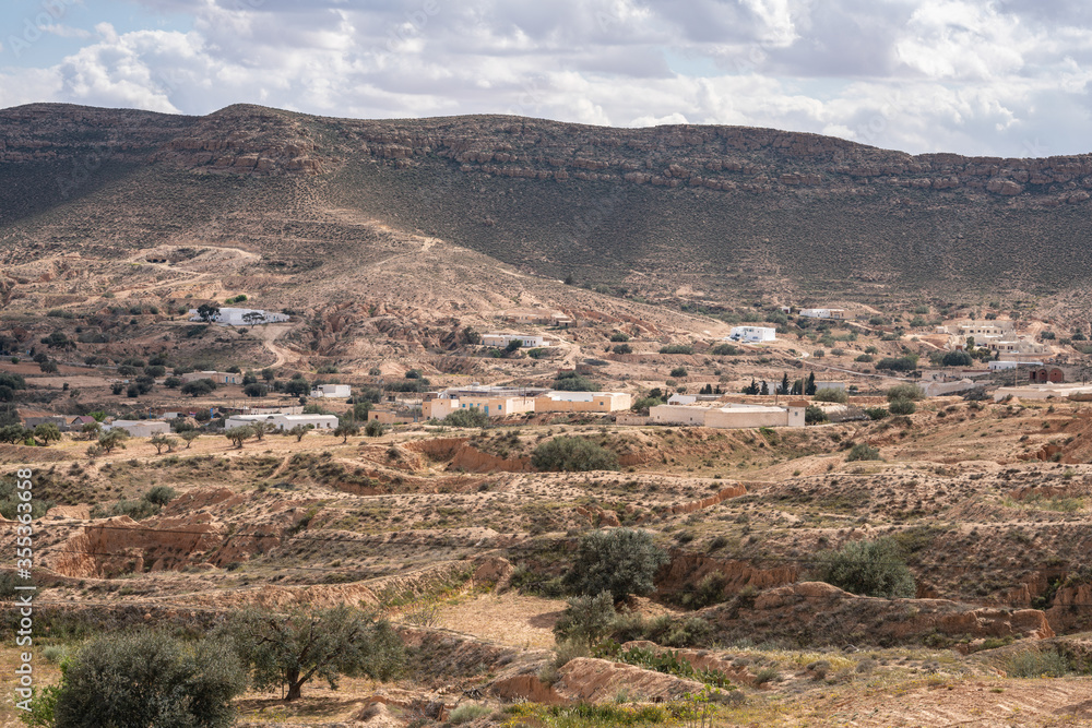 Φωτογραφία Welcome to the Dahar in tunisia, near the village of Zammour