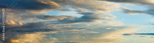 Wide background with evening clouds © Lensplayer
