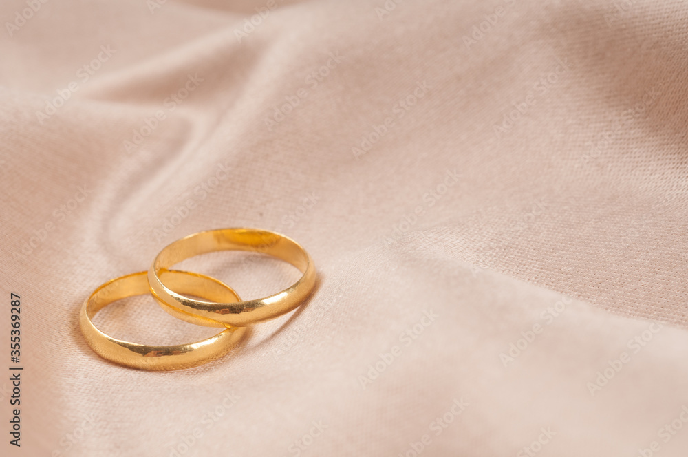 wedding rings on the silk wedding rings on the silk