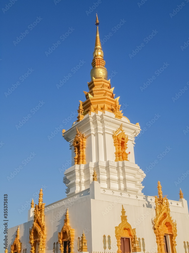 Naklejka premium view top of white Chedi (pagoda) Tian Yok with blue sky background, Wat Phumi Pharam, Chiang Rai, northern of Thailand.
