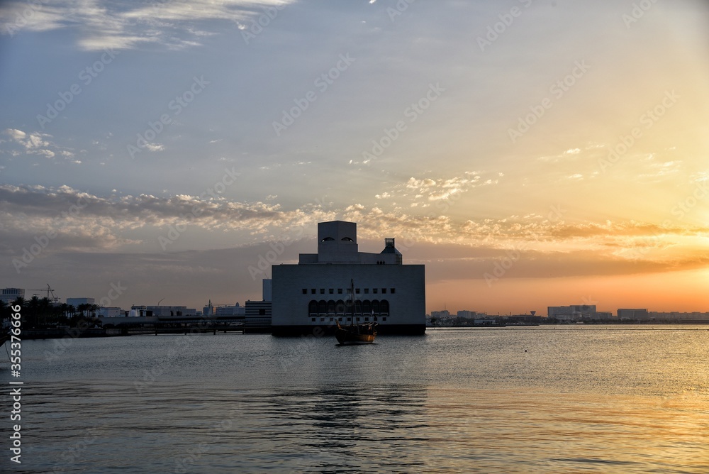 Obraz premium sunset over the port