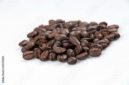 Fototapeta Naklejka Na Ścianę i Meble -  coffee beans on white background