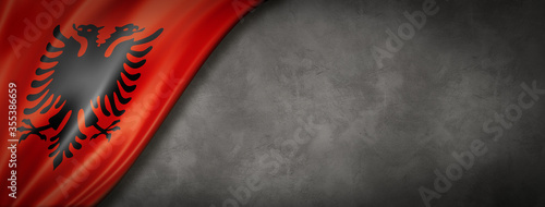 Tableau sur toile Albanian flag on concrete wall banner