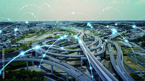 Fototapeta Naklejka Na Ścianę i Meble -  交通とネットワーク　高速道路のジャンクションの空撮と通信イメージ　ITS　MaaS