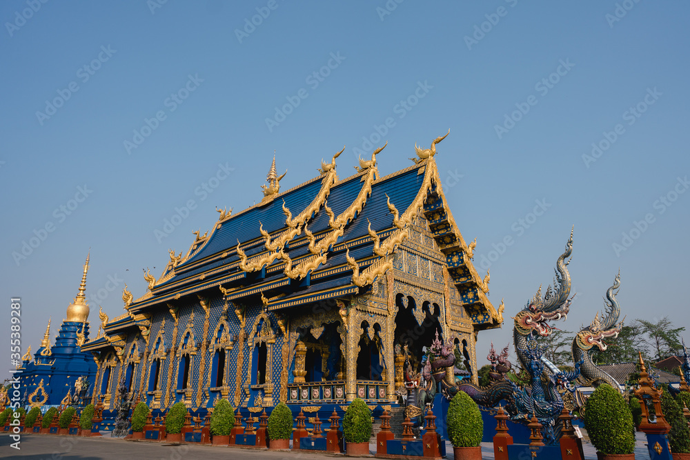 Blauer Tempel Wat Rong Seur Ten in Chiang Rai, Thailand