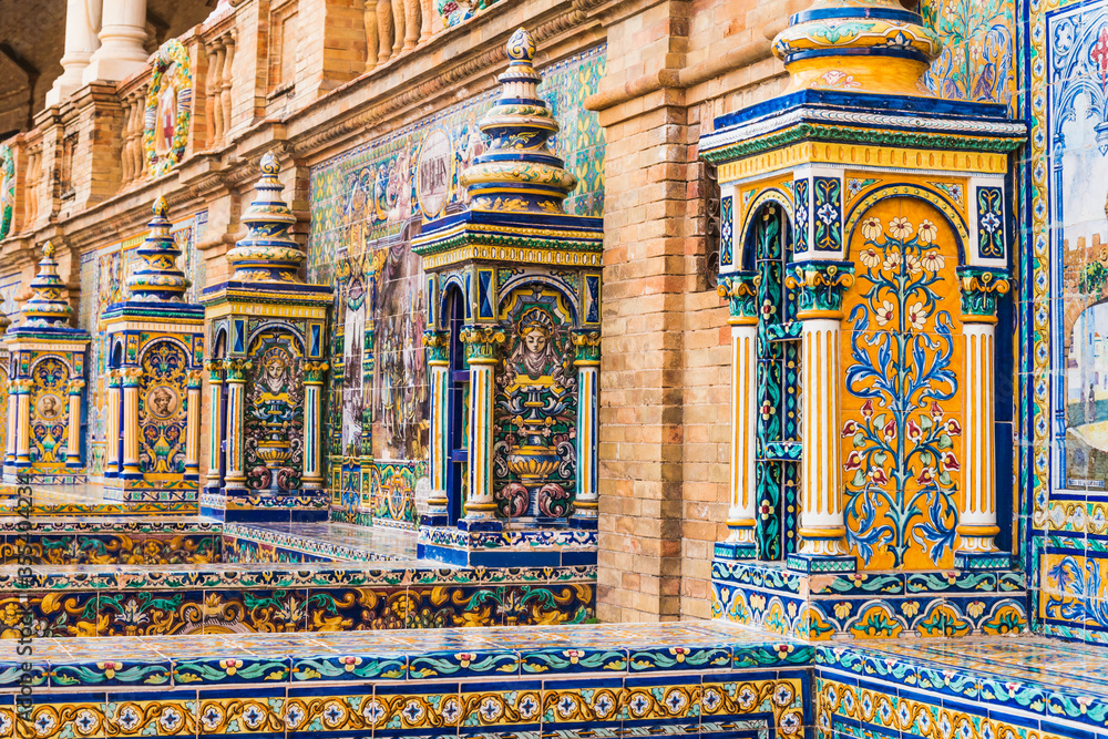 Obraz premium Sewilla, dekoracja Plaza de Espana z typowymi płytkami ceramicznymi, Sewilla (Sewilla), Andaluzja, Hiszpania.