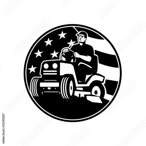 American Gardener Groundsman Groundskeeper Riding Ride-on Lawn Mower USA Flag Retro