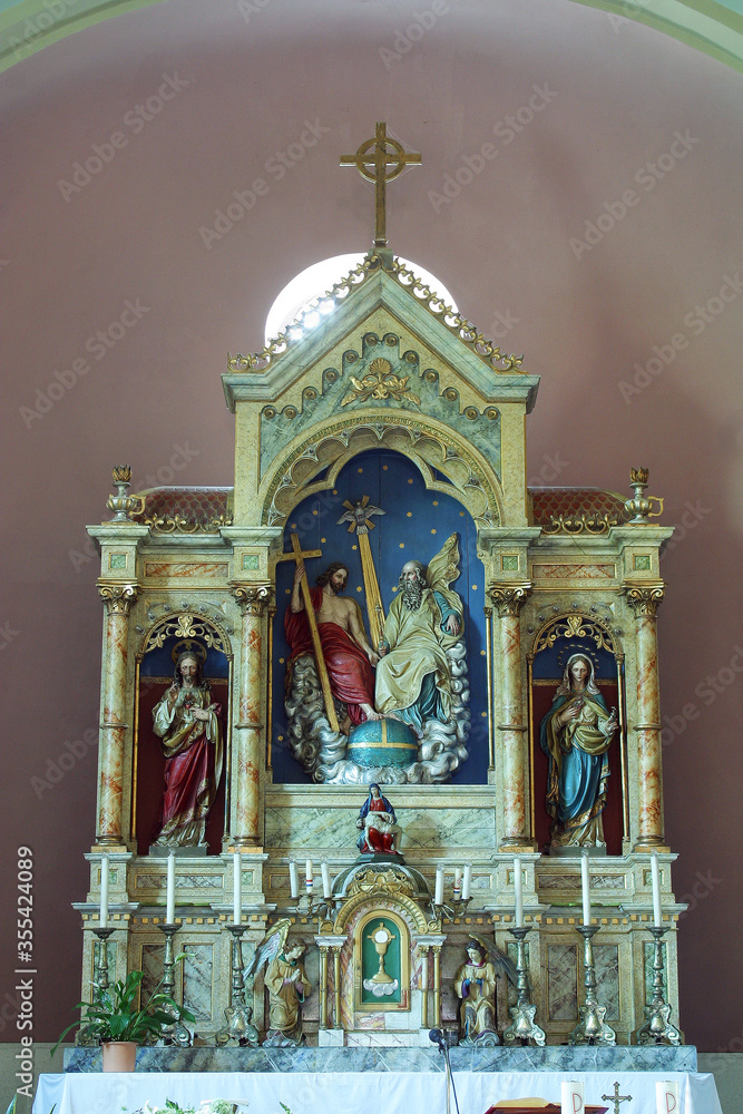 Obraz premium Main altar to Holy Trinity Church in Krapinske Toplice, Croatia