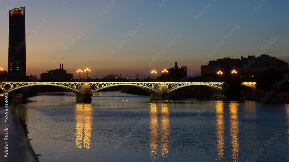 Obraz premium Puente de Triana - Sevilla 02 Junio 2020