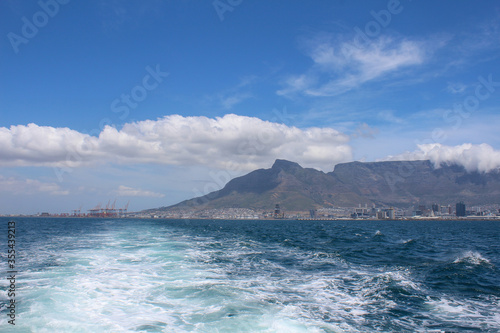 Tafelberg in Kapstadt aus ASicht von Robben Island 