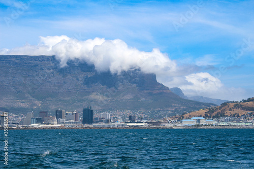 Tafelberg in Kapstadt aus ASicht von Robben Island 