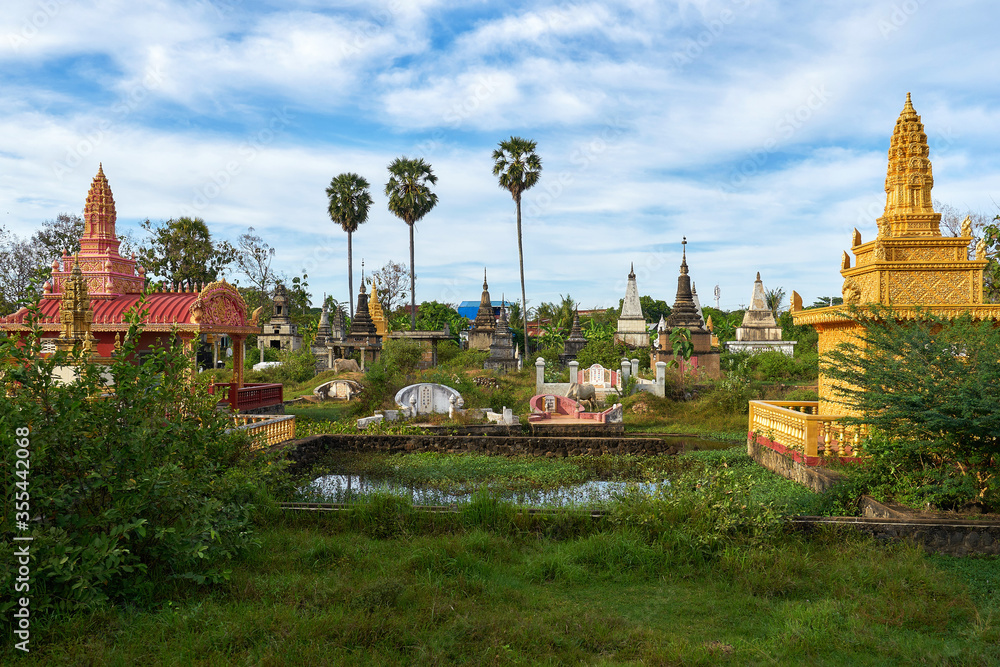 Obraz premium Beautiful khmer cemetery in Kampong Cham city