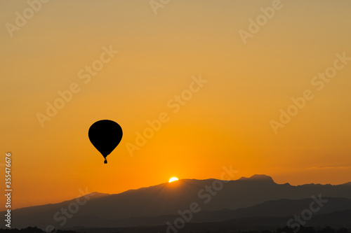hot air balloon at sunset © thitisan
