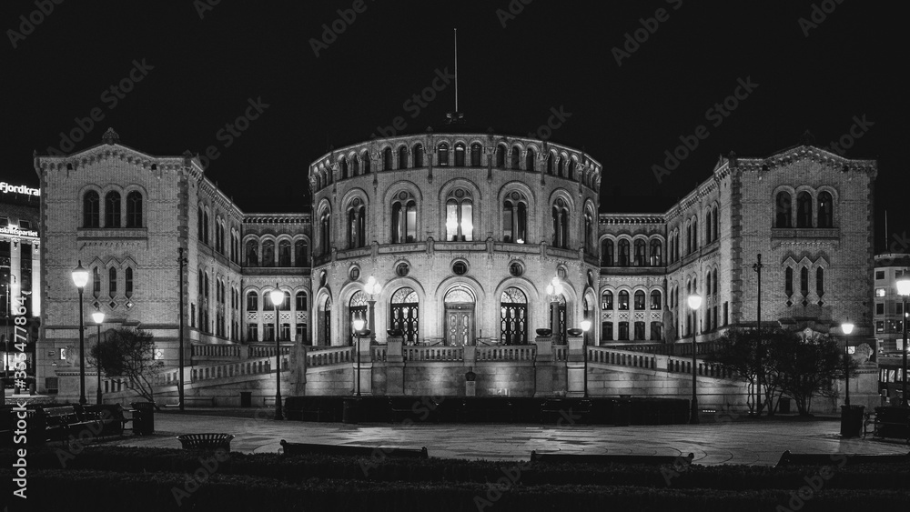 Fototapeta premium Empty square during Corona self isolation on a weekend