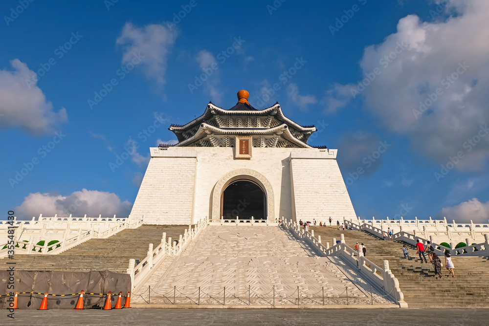 Chiang Kai- Shek Memorial Hall in Taipei, This is famous place for tourists visiting in Teipei, Taiwan