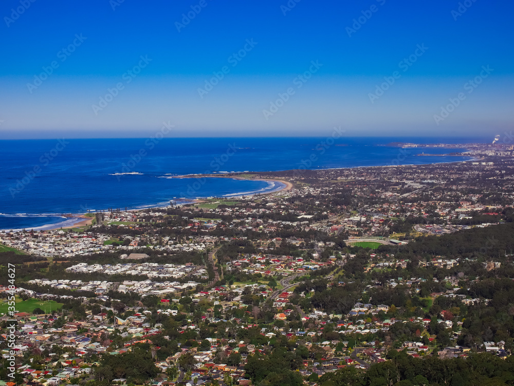 Obraz premium Panoramic view of Wollongong Sydney Australia from Bulli Lookout on a sunny winters day blue skies 