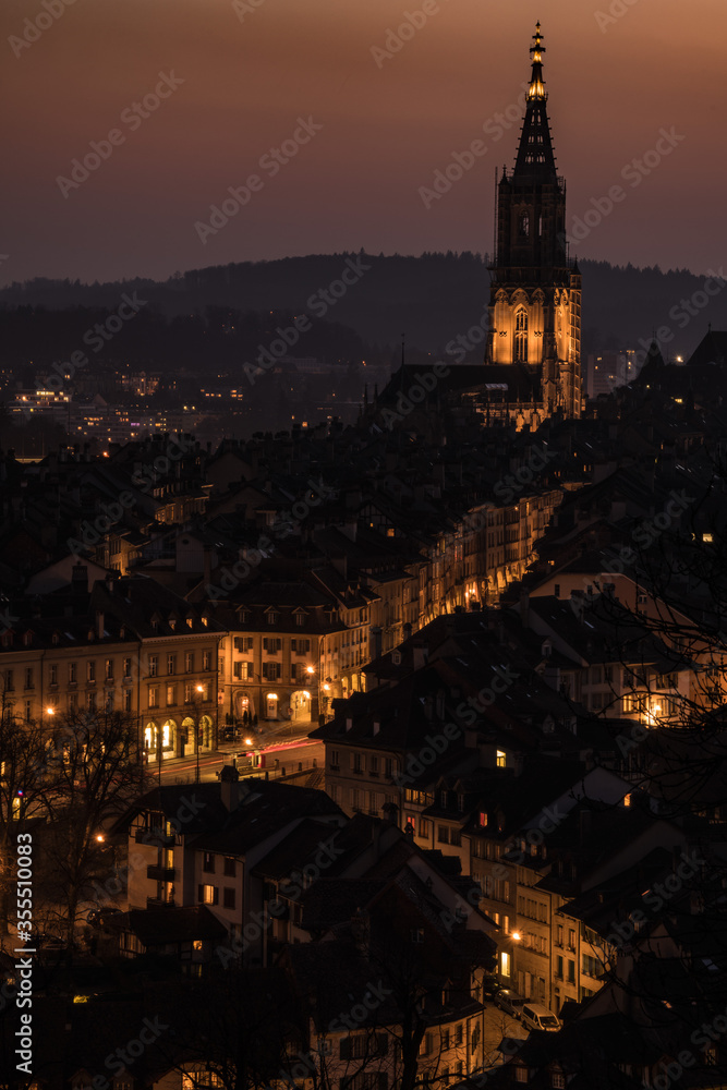 Bern - Hauptstadt der Schweiz bei Nacht 