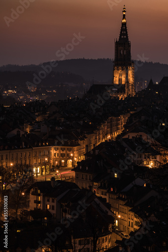 Bern - Hauptstadt der Schweiz bei Nacht  © Monika