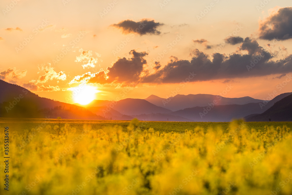 Obraz premium Sunset in Liptov region in Slovakia during golden hour