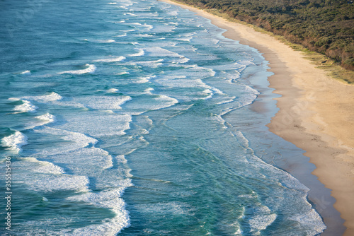 Fotografie Ocean and beach of Byron Bay.