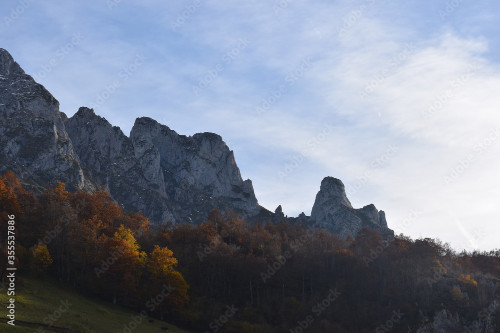 Vista de las montañas desde Sotres, Asturias, Spain