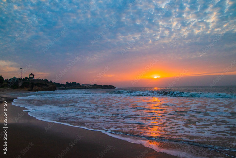 Obraz premium Sunrise at Jalhandar beach in Diu