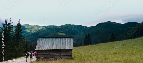 Obraz na płótnie old house in the mountains w salonie