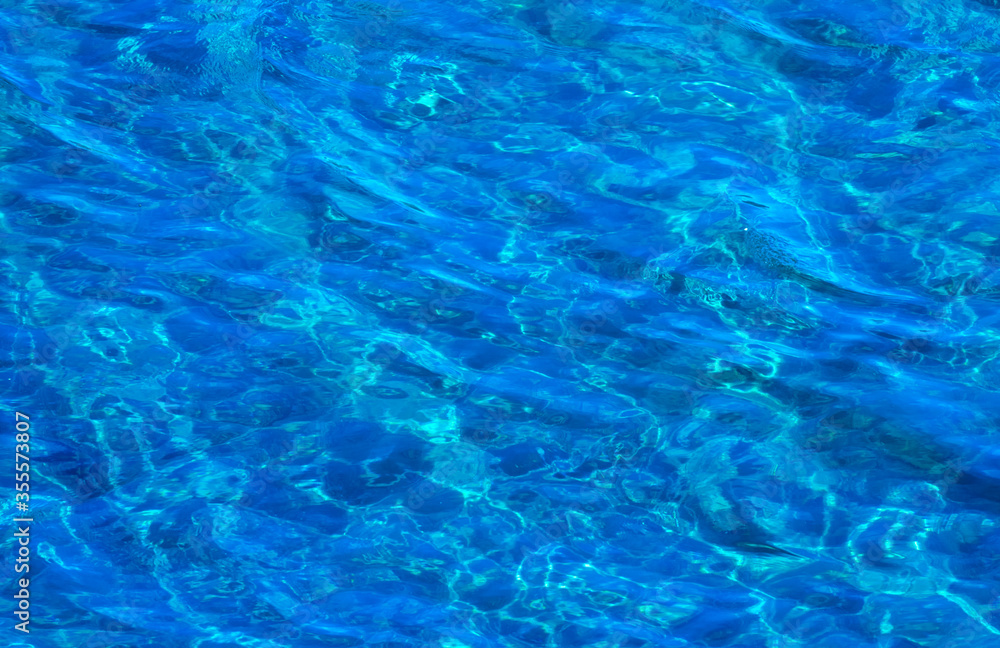 Agua con diferentes tonos de azul . Ideal para utilizar como imagen de fondo	