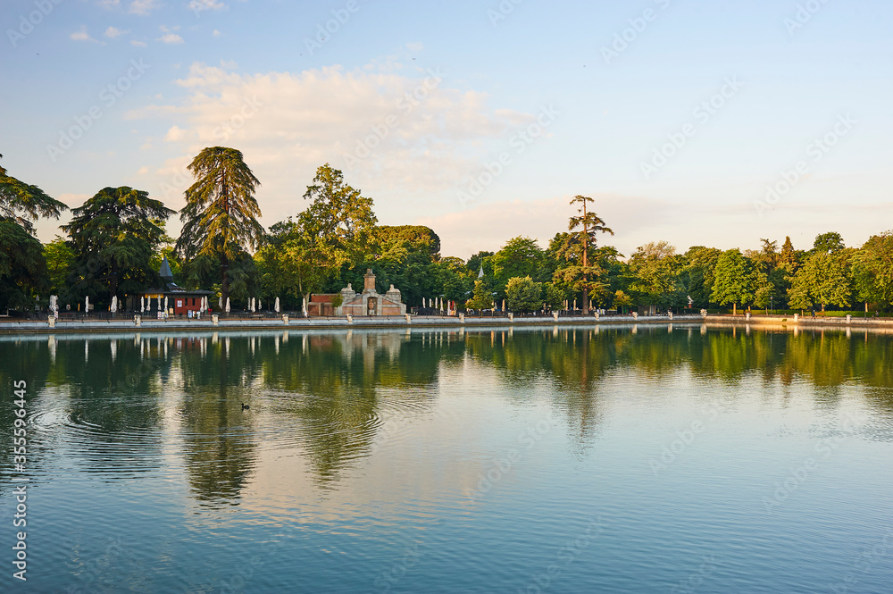 Fototapeta premium El Retiro Park Pond