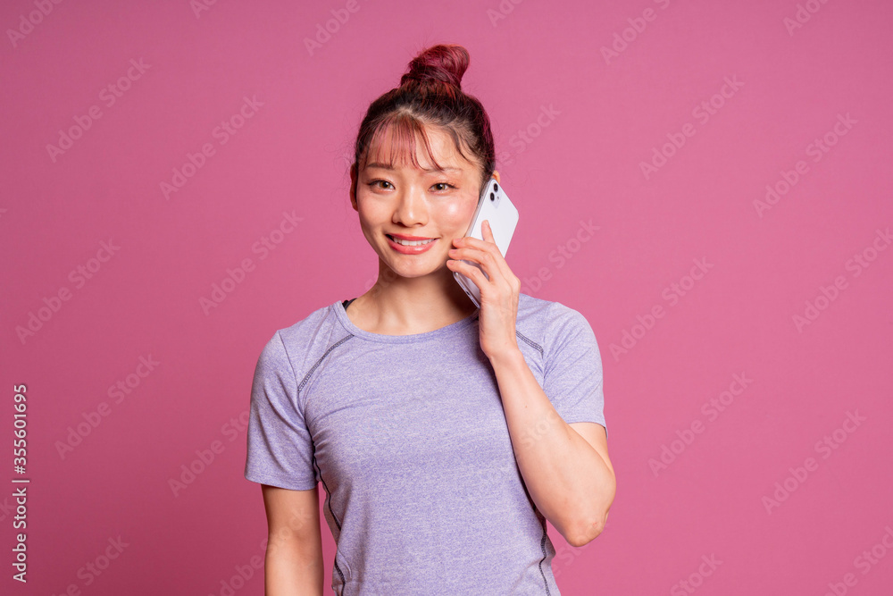 携帯電話と女性 携帯電話と女性