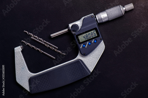 Quadro em tela micrometer digital, quality control check drill, cutting tool, jig fixture, parts automotive, measurement diameter isolated