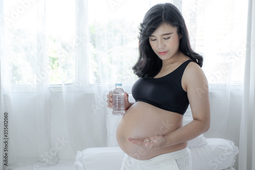 pregnant woman taking medicine and drinking water Free Download pregnant woman taking medicine and drinking water - GFXLoad