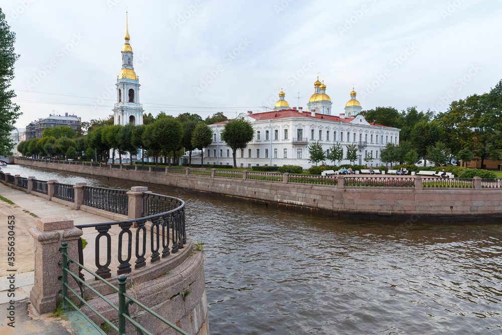 Obraz premium View of the Kryukov Canal and St. Nicholas Naval Cathedral in St. Petersburg