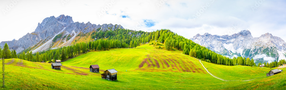 Bergpanorama in Italien / Dolomiten , Berg, Alpen, Tirol, Panorama, wandern, Südtirol, Landschaft, Natur, / Italy Dolomites , Mountains, Alps, Landscape, Nature, tyrol, Southtyrol Bergpanorama in Italien / Dolomiten , Berg, Alpen, Tirol, Panorama, wandern, Südtirol, Landschaft, Natur, / Italy Dolomites , Mountains, Alps, Landscape, Nature, tyrol, Southtyrol