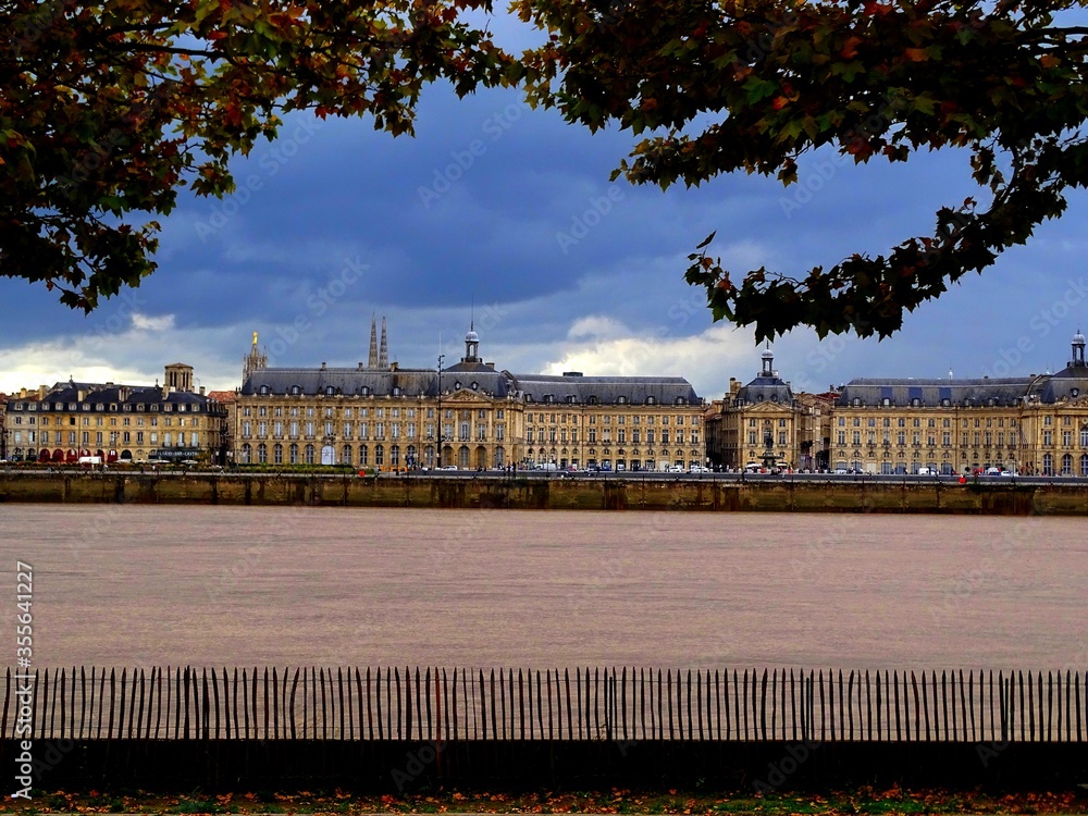 Europe, France, Nouvelle-Aquitaine, Gironde, city of Bordeaux, building facade along the Garonne river