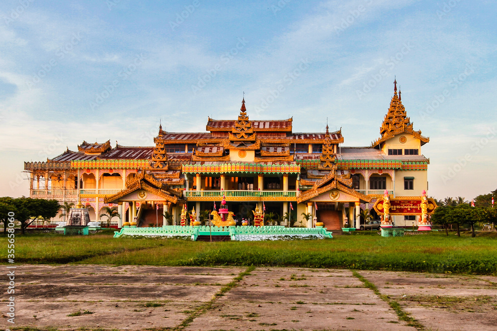 Naklejka premium Shwemawdaw Pagoda in Bago Pegu, Myanmar former Burma