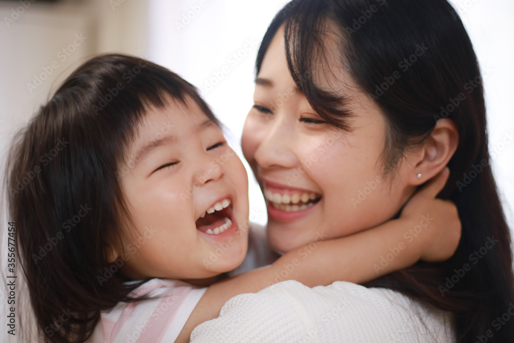 笑顔の親子
笑顔の親子