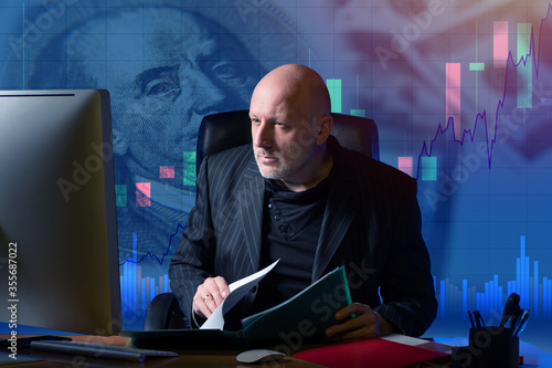 Man next to a computer. Inv...