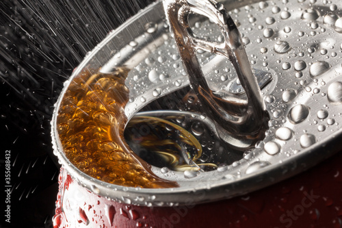фотографія Fizzy Drink - Ring Pull Cola Can