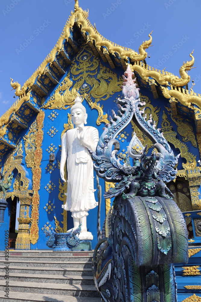 Wat Rong Seua Ten ou temple bleu à Chiang Rai, Thaïlande