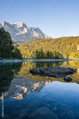 Sonnenaufgang an der Zugspitze, Eibsee