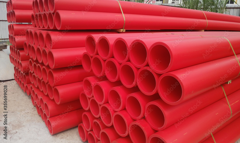 Foto de PVC underground cable protection pipe at the construction pipe