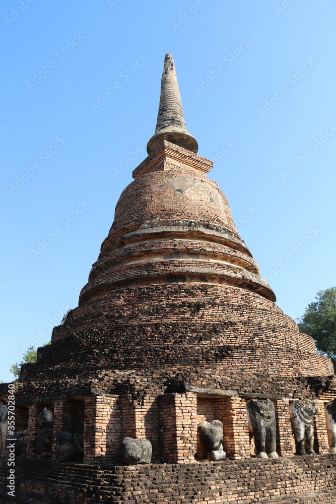 Fototapeta premium Stupa du parc historique de Sukhothaï, Thaïlande 