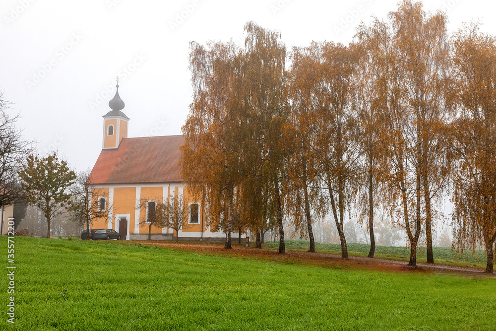 Fototapeta premium church in autumn fog in Austria