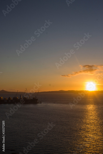 atardecer en puerto lirquen 