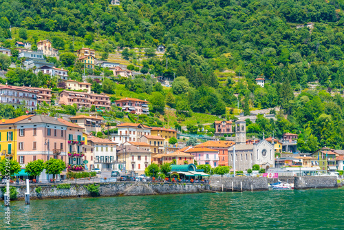Fotografía Argegno village and lake Como in Italy